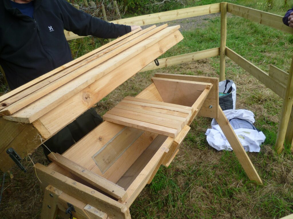 Construction of a top bar hive
